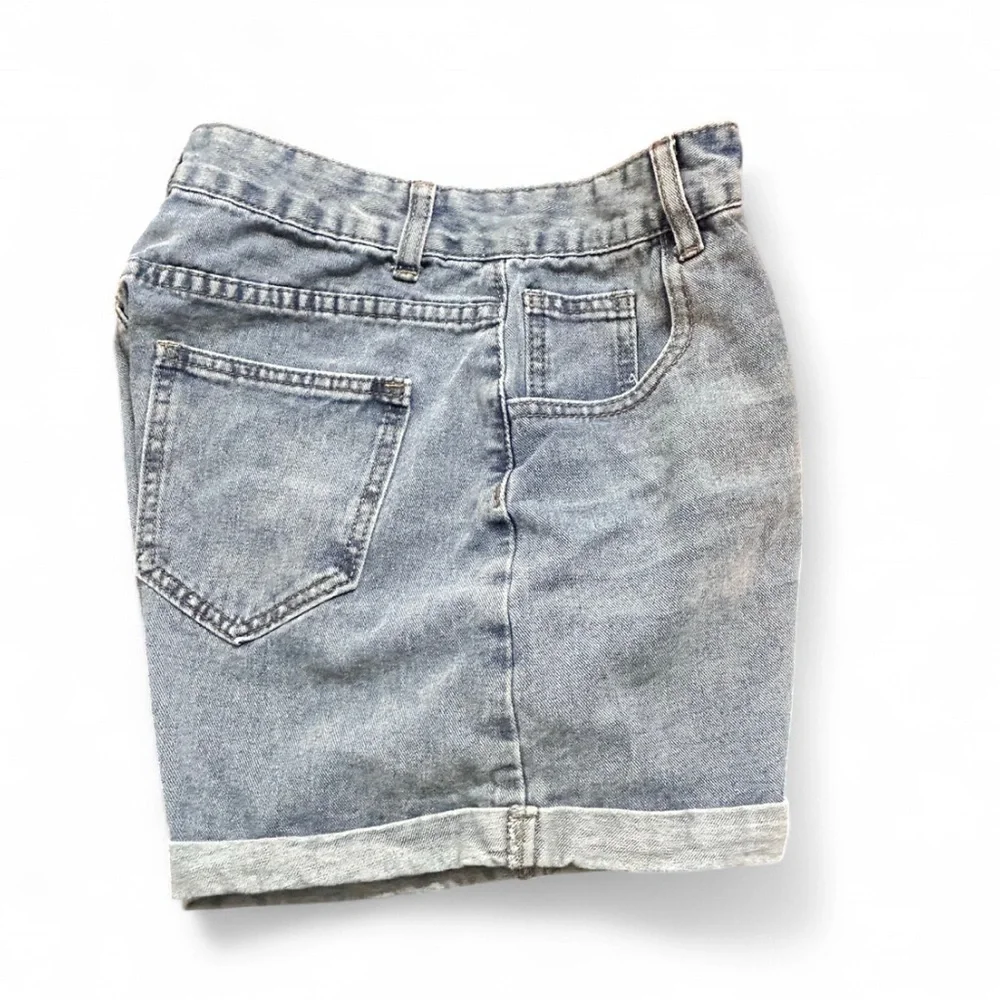 SHEIN Blue Jean Shorts High-Waisted W Raw HemVintage Style 6, Exelent condition.